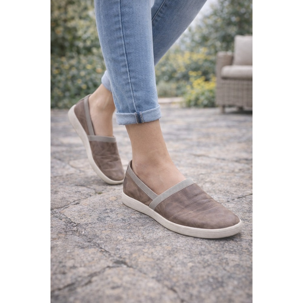 Frye Melanie Brown Leather Slip On Loafers Women's size 6